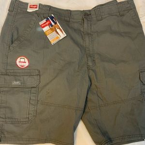 Gray men’s cargo shorts